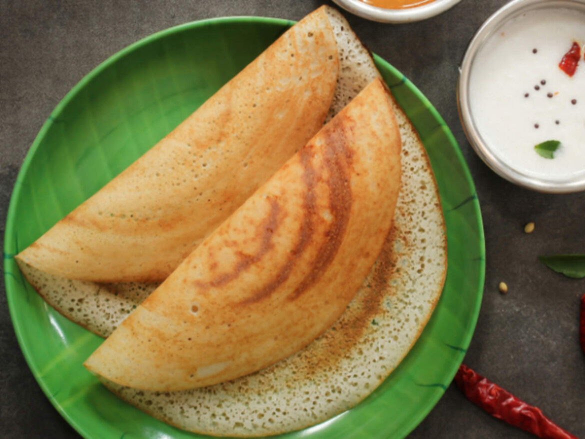 Breakfast: ब्रेकफास्ट में सूजी और आलू के क्रिस्पी डोसे बनाएं, रेसिपी को याद रखें