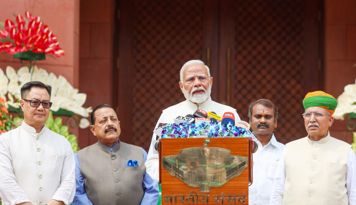 18वीं लोकसभा के प्रथम सत्र के आरंभ होने से पहले प्रधानमंत्री श्री नरेन्द्र मोदी ने संबोधित किया