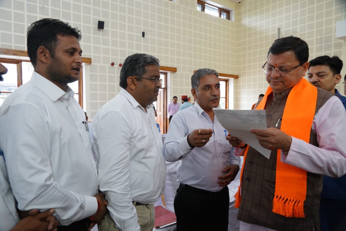 मुख्यमंत्री श्री पुष्कर सिंह धामी ने मुख्यमंत्री आवास स्थित मुख्य सेवक सदन में प्रदेश के विभिन्न क्षेत्रों से आये लोगों की शिकायतों और समस्याओं को सुना।