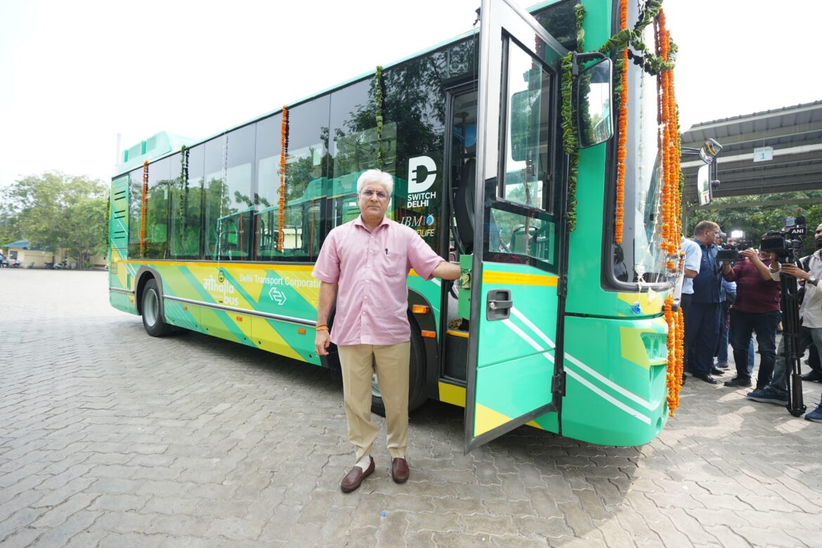 Delhi Bus News: दिल्ली में 'मोहल्ला बस' का ट्रायल रन शुरू, किराया और रूट जानें