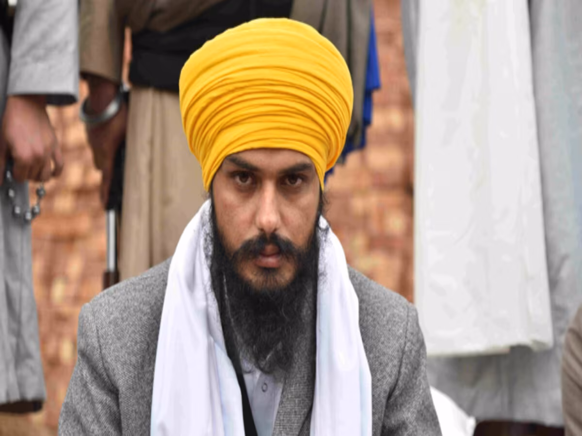 Amritpal Singh ने पंजाबी में सांसद पद की शपथ ली, शपथ लेने के बाद वापस डिब्रूगढ़ जेल के लिए रवाना कर दिया गया।