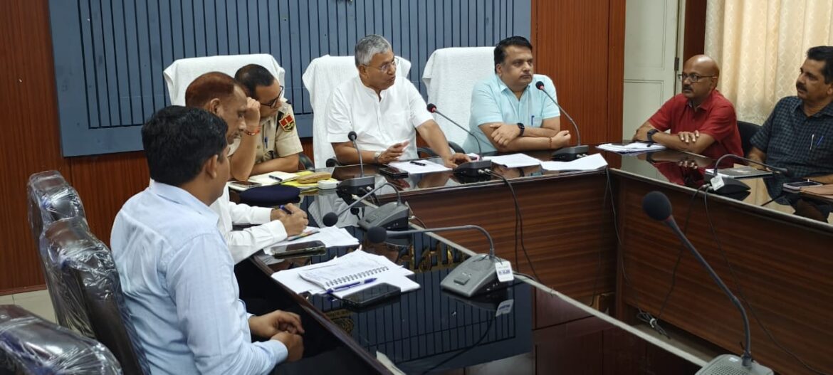 साप्ताहिक समीक्षा बैठक, सांसद पी पी चौघरी ने लिया बैठक में भाग , अधिकारियों को दिये आवश्यक निर्देश