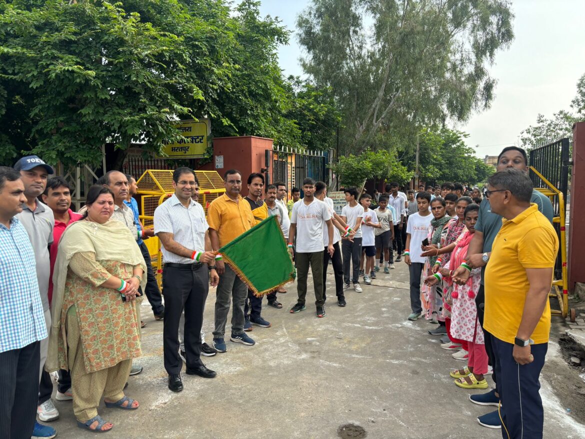 Har Ghar Tricolor campaign के तहत मैराथन व प्रभात फेरी का आयोजन जिला कलेक्टर ने हरी झंडी दिखाकर किया रवाना
