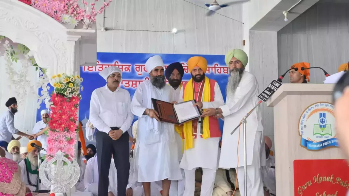 CM Nayab Saini ने श्री गुरुद्वारा चिल्ला साहिब प्रबंधन कमेटी को सौंपी 77 कनाल 7 मरला भूमि की रजिस्ट्री