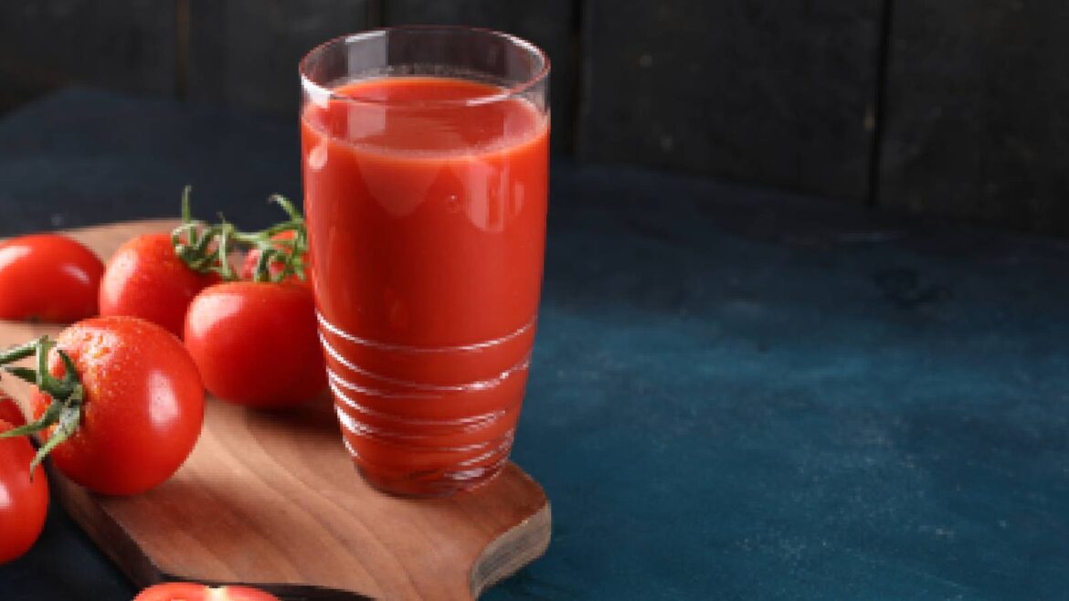 Tomato Juice benefits: इन 7 लोगों को सुबह खाली पेट टमाटर का जूस पीना चाहिए