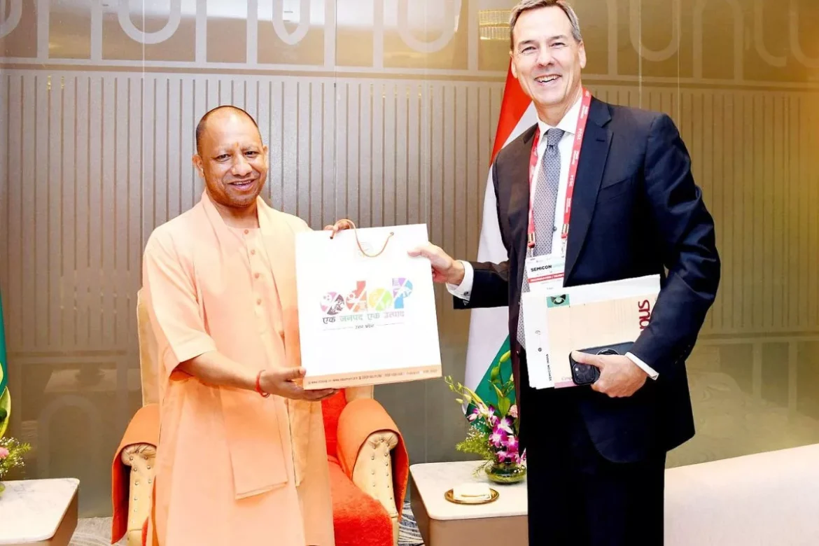 CM Yogi Adityanath ने ग्रेटर नोएडा में सेमीकॉन इण्डिया-2024 के अवसर पर ग्लोबल लीडर्स और इन्वेस्टर्स के साथ वन-टू-वन भेंट की