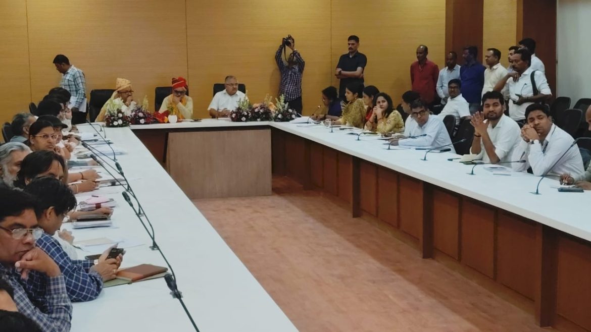 स्वायत्त शासन राज्यमंत्री Jhabar Singh Kharra ने ली नगर निगम उत्तर एवं दक्षिण की समीक्षा बैठक