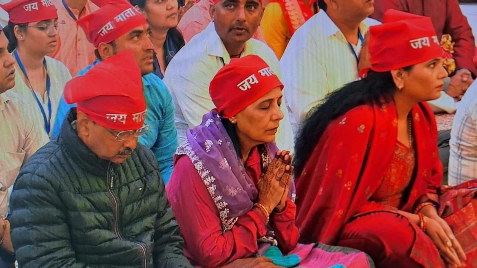 दिल्ली के पूर्व मुख्यमंत्री Arvind Kejriwal ने पत्नी के साथ माता वैष्णो देवी  के दर्शन किए 