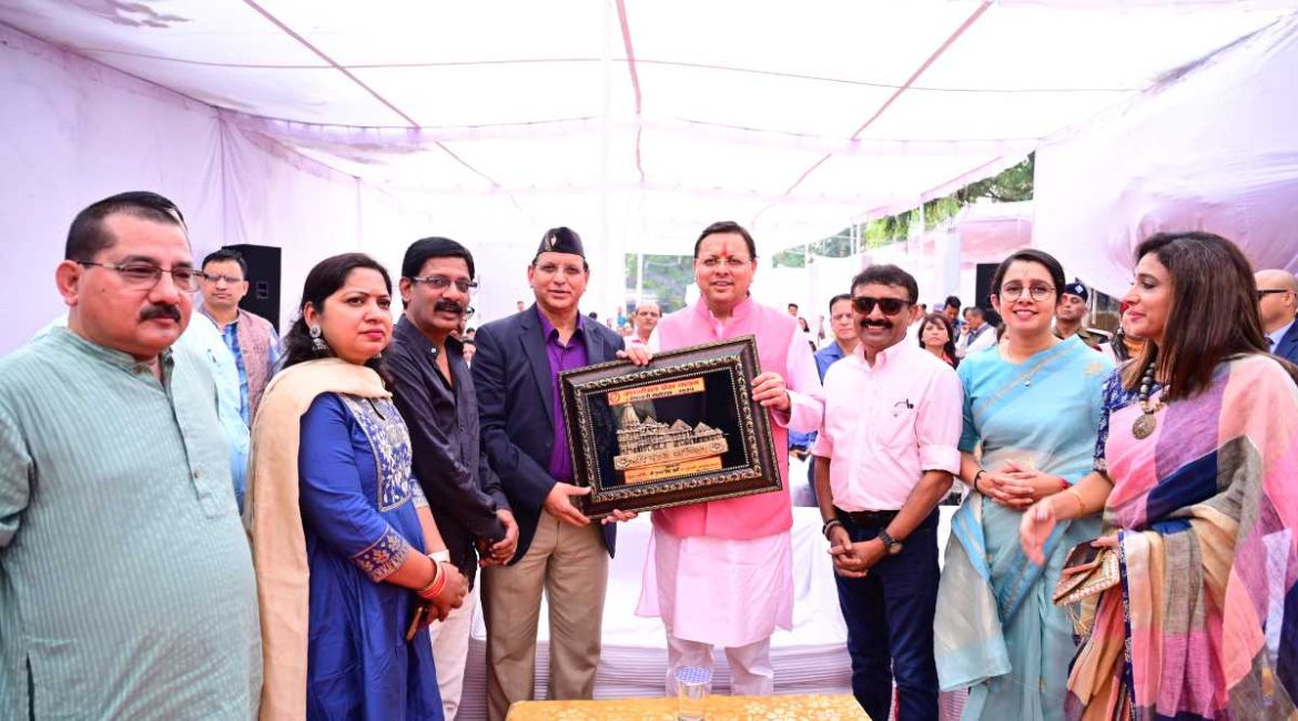 CM Pushkar Dhami ने परेड ग्राउण्ड स्थित उत्तरांचल प्रेस क्लब में आयोजित दीपावली महोत्सव में प्रतिभाग किया।