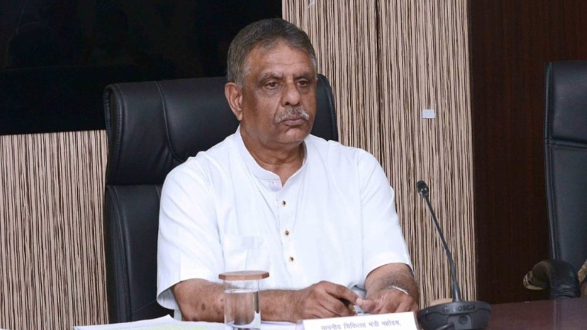 चिकित्सा मंत्री Gajendra Singh Khimsar ने स्वास्थ्य भवन में आयोजित बैठक में प्रदेश में मौसमी बीमारियों की स्थिति की समीक्षा की