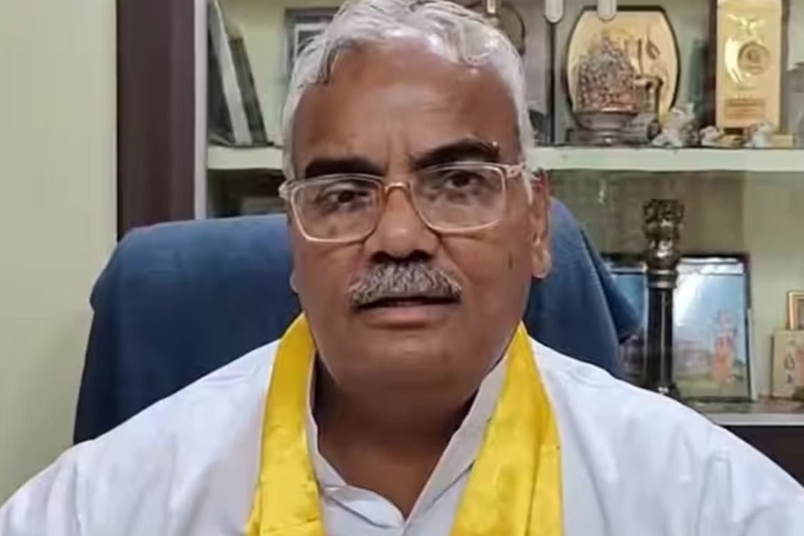 कोटा में Education Minister Madan Dilawar की जनसुनवाई, ग्रामवासियों ने कहा वोल्टेज कम आती है