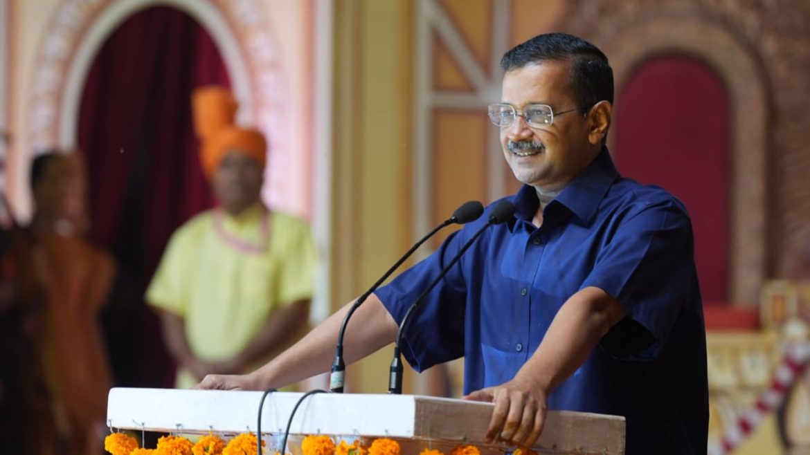 Arvind Kejriwal डोडा पहुंचे, कहा, 'उमर अब्दुल्ला आधे राज्य वाली सरकार चलाने के लिए सलाह ले सकते हैं