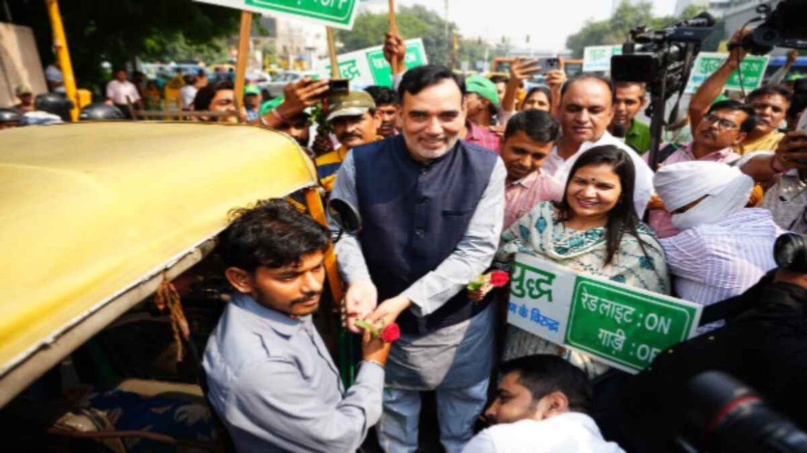 Environment Minister Gopal Rai ने लोगों से रेड लाइट पर गाड़ी बंद रखने की अपील की।