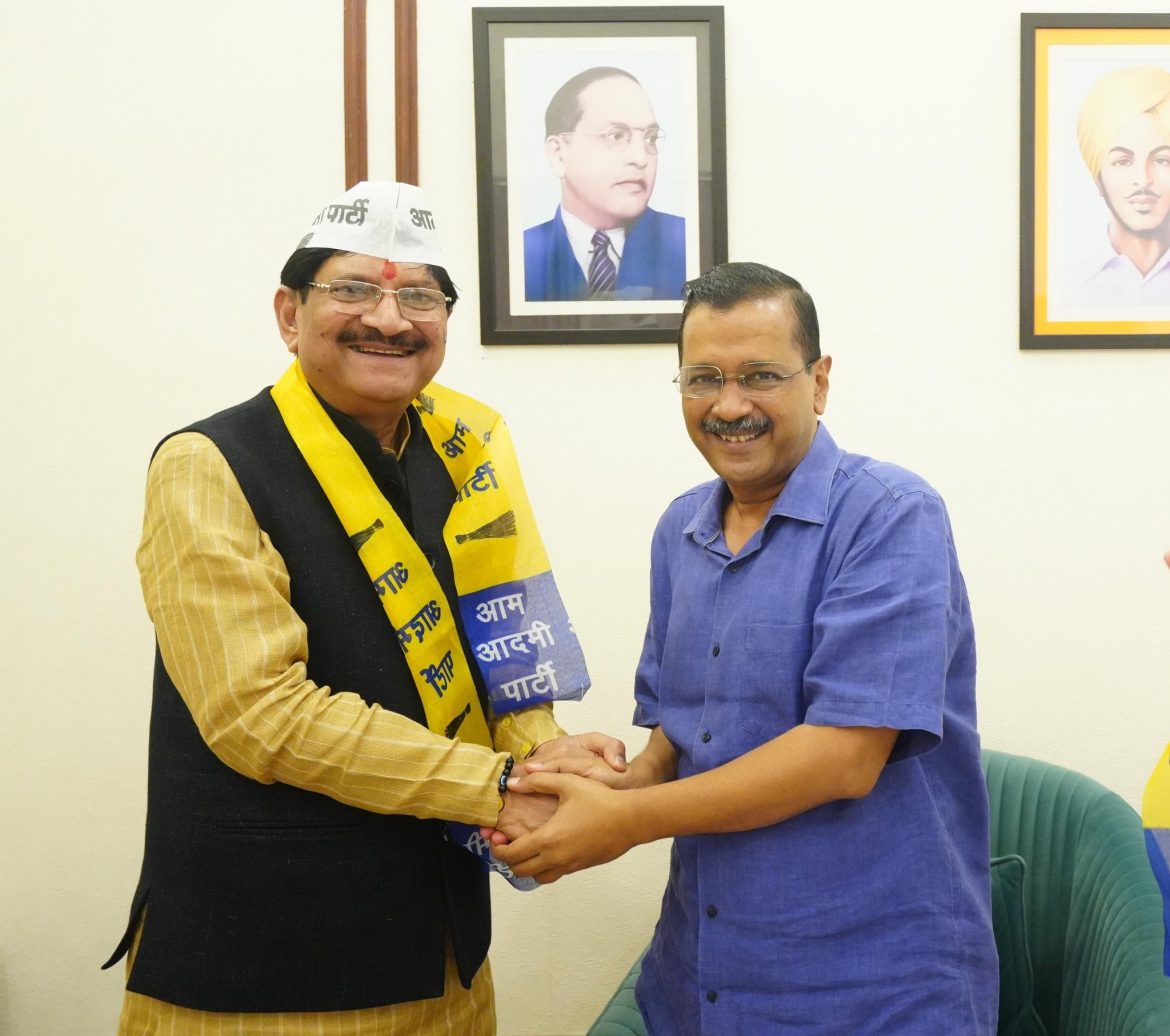 Delhi AAP: चुनाव से पहले दिल्ली में तेज दलबदल, AAP ने BJP को चार दिन में दूसरा झटका दिया