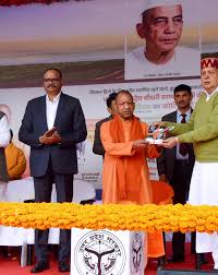 CM Yogi Adityanath ने पूर्व प्रधानमंत्री भारत रत्न श्रद्धेय चौधरी चरण सिंह जी की 122वीं जयन्तीके अवसर पर आयोजित किसान सम्मान दिवस कार्यक्रम को सम्बोधित किया