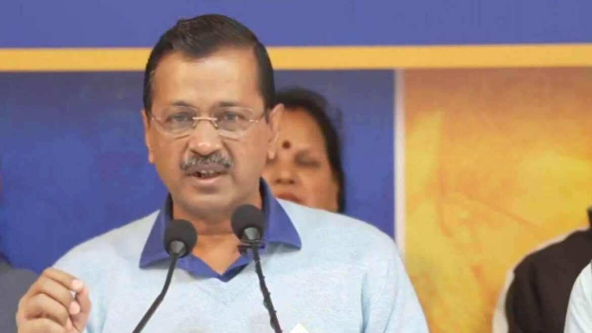 Arvind Kejriwal ने किया बड़ा ऐलान, सरकारी आवासों में काम करने वाले सर्वेंट्स-स्टाफ को दी 7 गारंटियां।