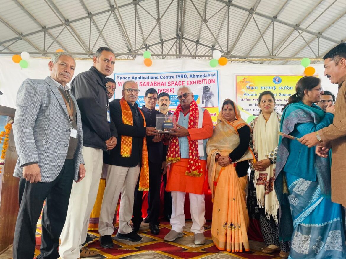 Minister Madan Dilawar ने कहा कि इसरो की सफलता के कारण तिरंगा अब आसमान तक पहुंच रहा है।