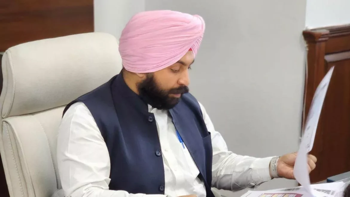 Education Minister Harjot Singh: पंजाब 36 स्कूल प्रिंसिपलों के 7वें समूह को 5 दिवसीय प्रशिक्षण कार्यक्रम के लिए सिंगापुर भेजेगा।