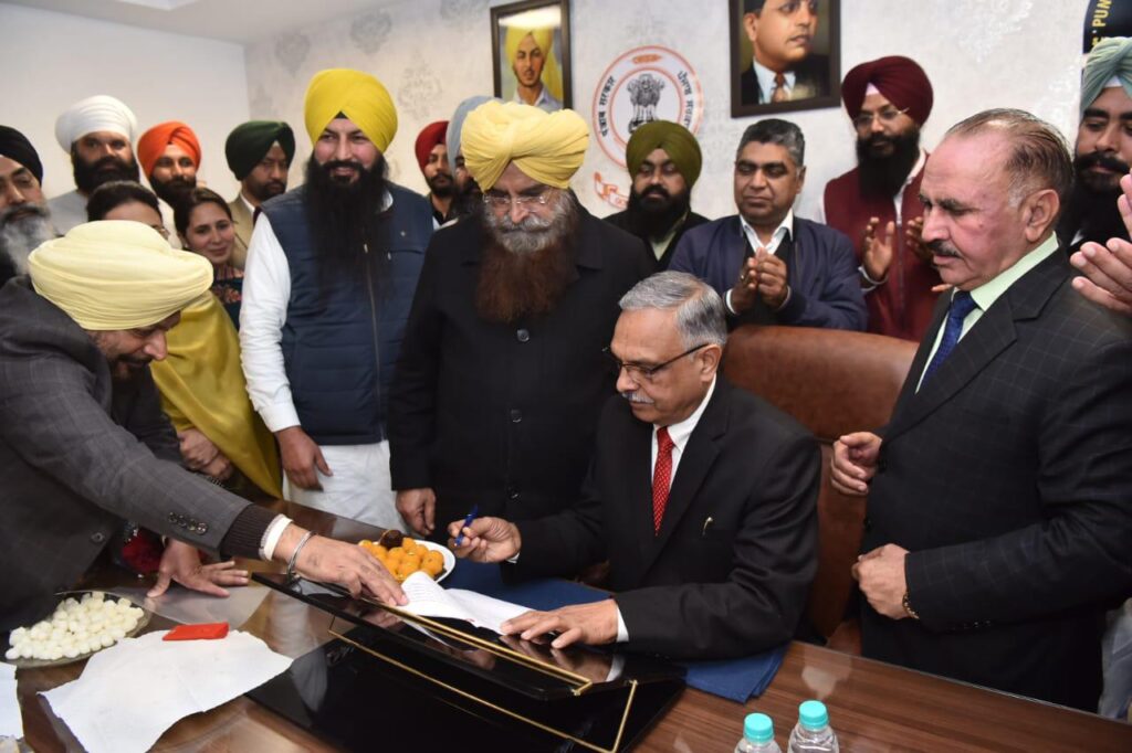 Dr. Sukhwinder Sukhi ने पंजाब राज्य कंटेनर एवं वेयरहाउसिंग कॉर्पोरेशन के अध्यक्ष का पदभार संभाला।