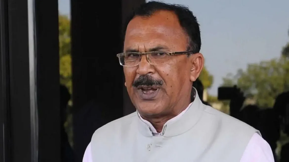 Vasudev Devnani ने कर्मचारियों से अनुशासन में रहने की अपील की।