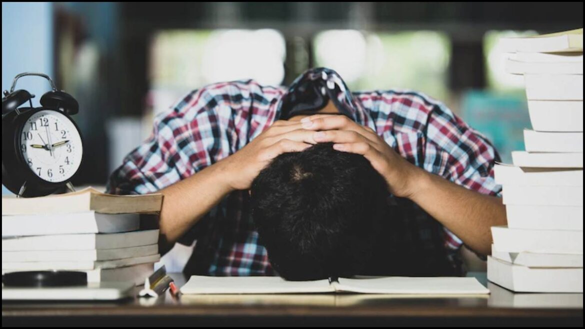 परीक्षा के दौरान बच्चों में बढ़ता तनाव, जानिए बाबा रामदेव से कैसे दूर करें Exam Phobia?