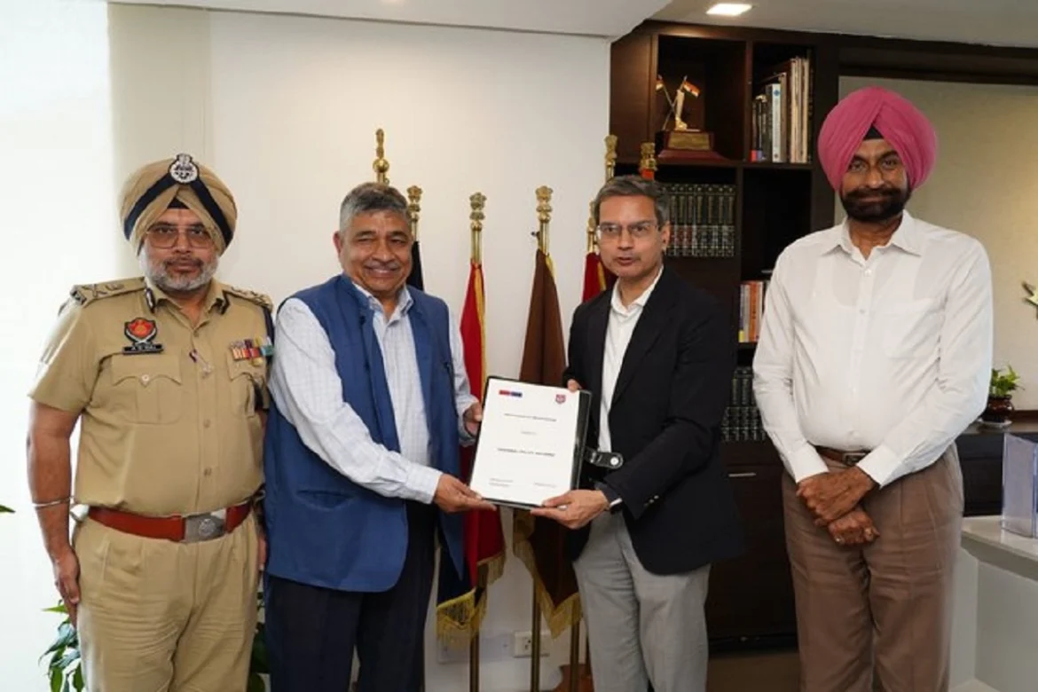 Punjab Police और आईपीएफ ने बेहतर सुविधा और नागरिक-अनुकूल सेवाओं के लिए सिविल पुलिसिंग को बढ़ाने के लिए समझौता ज्ञापन पर हस्ताक्षर किए