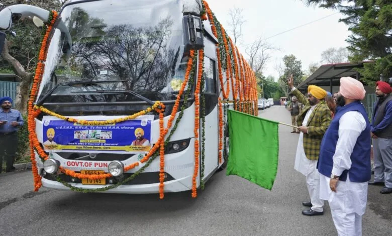 CM Bhagwant Singh: विदेश से प्रशिक्षित शिक्षक और प्रधानाचार्य राज्य की शिक्षा क्रांति को आगे बढ़ा रहे हैं।