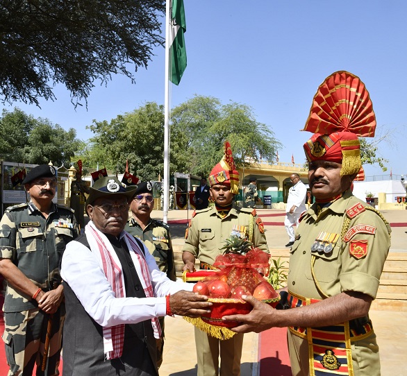 Governor Haribhau Bagade ने प्राचीन शक्तिपीठ मां तनोट राय के दर्शन कर सभी की सुख, समृद्धि और खुशहाली की प्रार्थना की।
