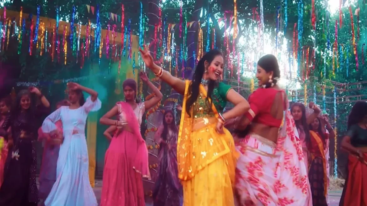 HOLI से पहले ही भोजपुरी गानों की धूम, 'Gulabi Rangwa' हुआ रिलीज, जमकर बरसे रंग और गुलाल