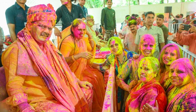 CM Bhajan Lal Sharma celebrated Holi with general public, where folk artists gave a wonderful presentation of Braj culture.