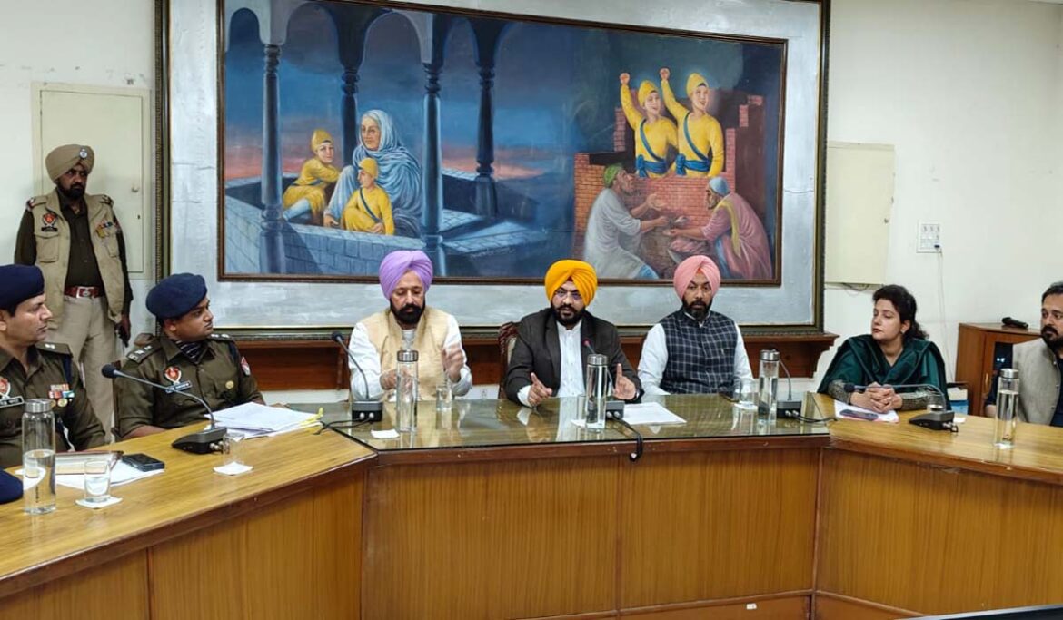 Cabinet Minister Tarunpreet ने नशा तस्करों को पंजाब से बाहर जाने की चेतावनी दी।