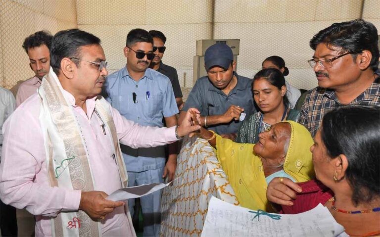 मुख्यमंत्री निवास पर नियमित जनसुनवाई ,CM Bhajanlal Sharma ने किया परिवेदनाओं का त्वरित निस्तारण