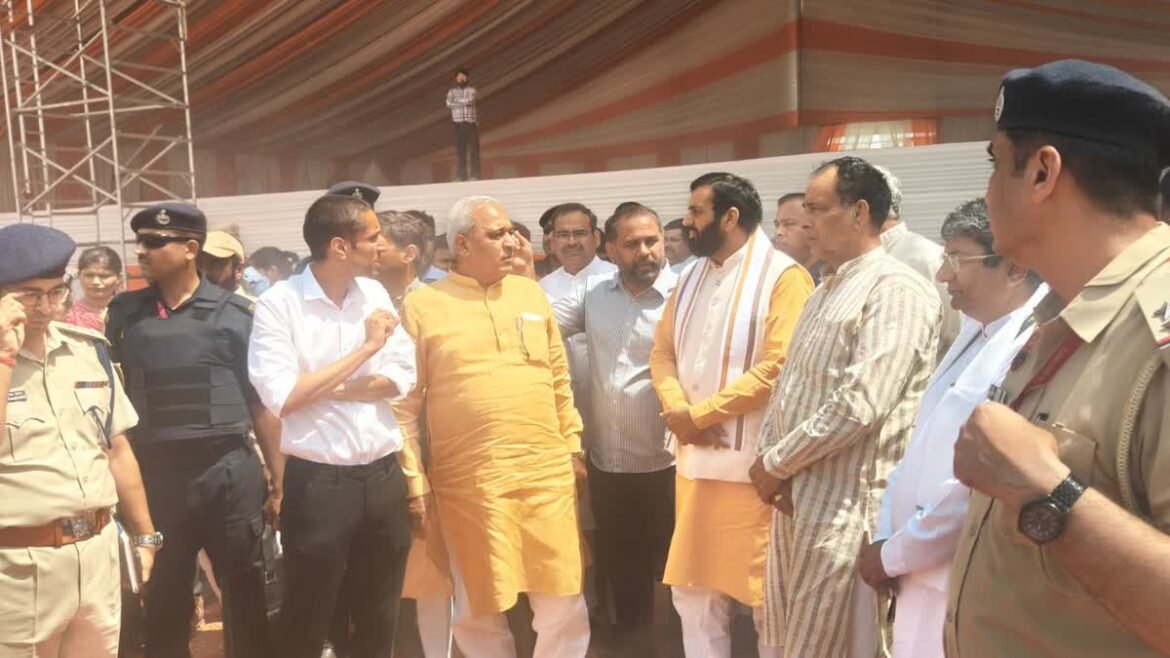 CM Nayab Singh Saini ने प्रधानमंत्री के हिसार दौरे से पहले व्यवस्थाओं का जायजा लिया।