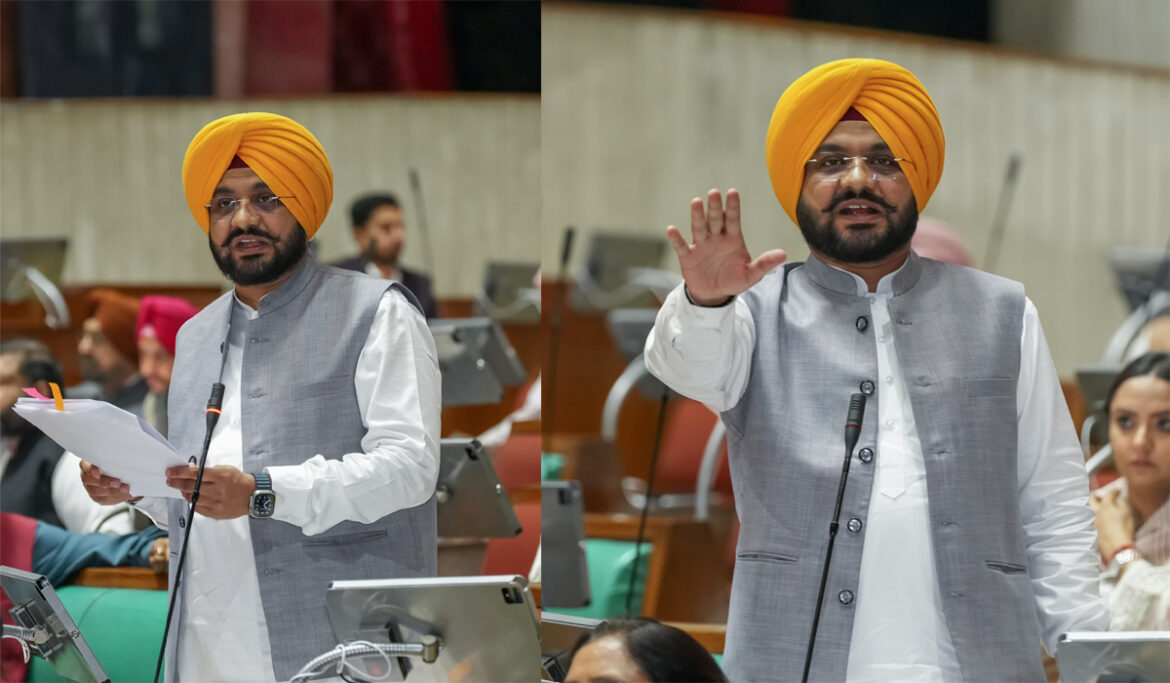 Minister Tarunpreet ने कहा कि पढ़ने की संस्कृति को प्रोत्साहित करने और बढ़ावा देने के लिए अब पंजाब भर में 196 अत्याधुनिक ग्रामीण सार्वजनिक पुस्तकालय कार्यरत हैं।