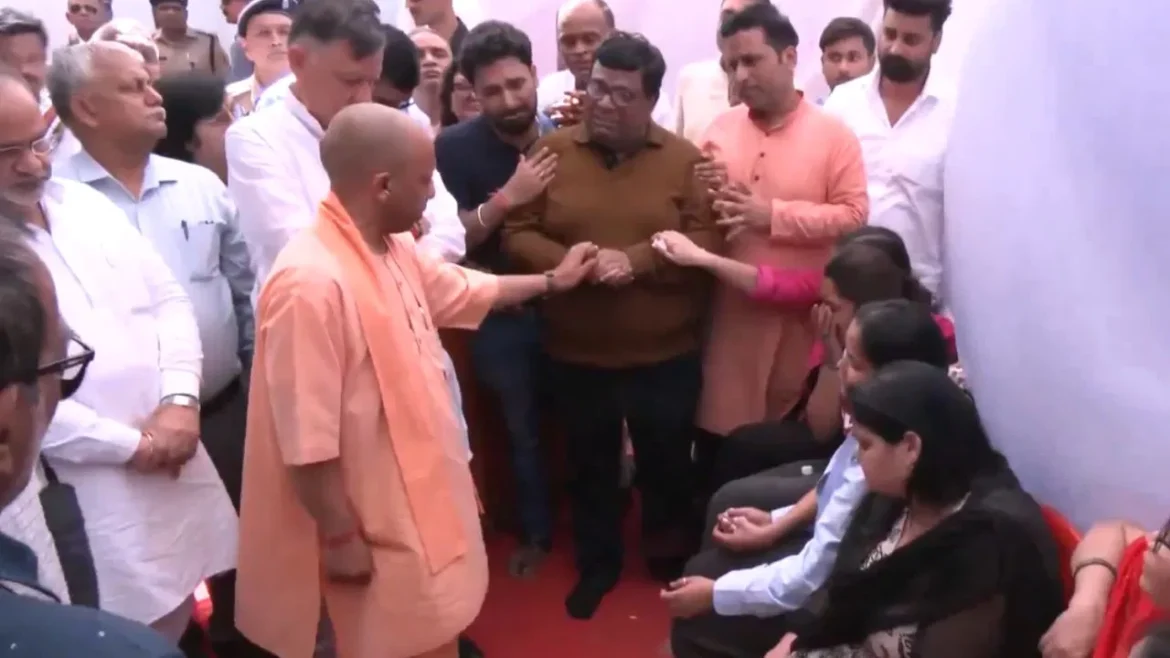 CM Yogi Adityanath ने श्री शुभम द्विवेदी को श्रद्धांजलि अर्पित की और उनकी आत्मा की शांति के लिए प्रार्थना की।