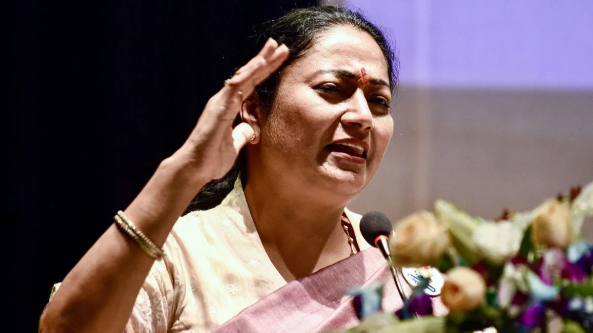 दिल्ली में सुरक्षा, ट्रैफिक जाम और मोबाइल कनेक्टिविटी को लेकर CM Rekha Gupta ने उठाए अहम कदम।