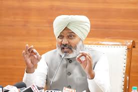 Minister Harpal Singh: पहले चरण में 1,000 किलोमीटर ग्रामीण सड़कों का उन्नयन और सुधार किया जाएगा।