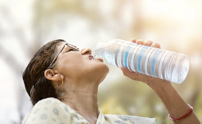 Feel Thirsty : बार-बार प्यास लगना किन स्वास्थ्य समस्याओं का संकेत हो सकता है?