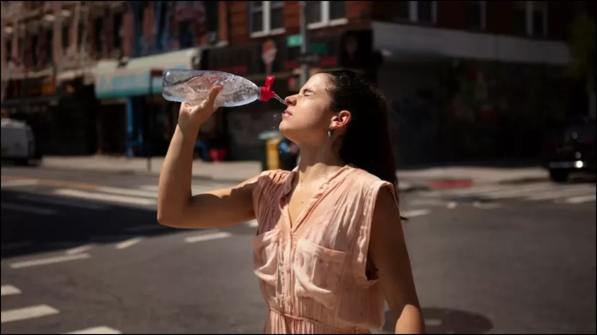 गर्मियों में धूप में ज्यादा देर रहते हैं तो न करें ये गलतियां, बिगड़ सकती है सेहत