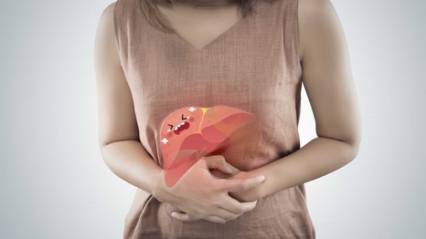 बैठे-बैठे सेहत खराब हो रही है, युवाओं में Fatty Liver की समस्या तेजी से बढ़ रही है।