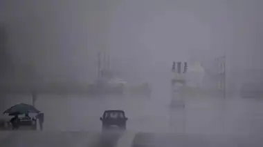 DELHI NEWS : दिल्ली-NCR सहित उत्तर भारत के कई इलाकों में दूसरे दिन भी झमाझम बारिश जारी है