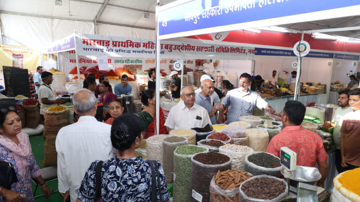 RAJASTHAN NEWS : भारत सरकार के सचिव एवं संयुक्त सचिव ने राष्ट्रीय सहकारी मसाला मेले का किया दौरा