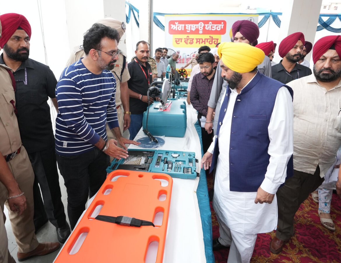 सीएम भगवंत पंजाब के सीएम भगवंत सिंह मान सीमा पर तैनात की गई आपातकालीन अग्निशमन मशीनरी