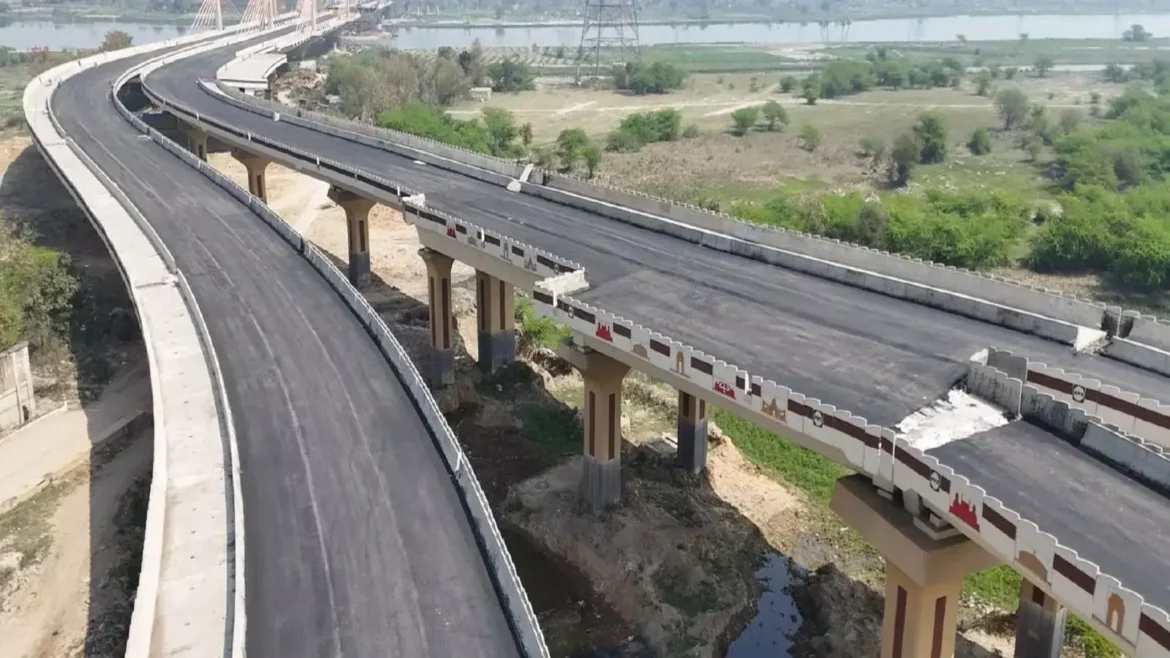 DELHI NEWS : बारापुला फ्लाईओवर का निर्माण आखिर कब होगा पूरा?