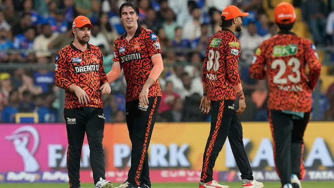 IPL : SRH की जीत के बाद क्या मुंबई इंडियंस प्लेऑफ से हो जाएगी बाहर? जानिए कैसे दिल्ली कैपिटल्स करेगी प्लेऑफ में प्रवेश।