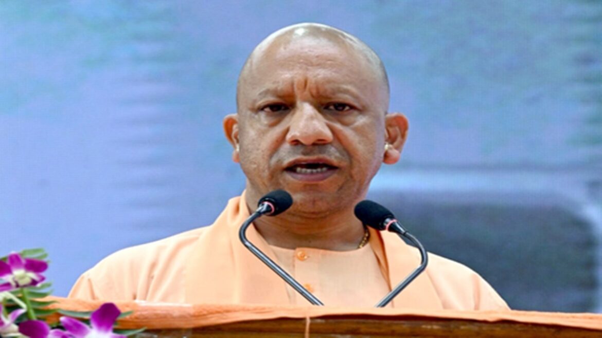 CM Yogi Adityanath इंडिया बुलियन एंड ज्वैलर्स एसोसिएशन के सम्मेलन '08 साल बेमिसाल' में शामिल हुए