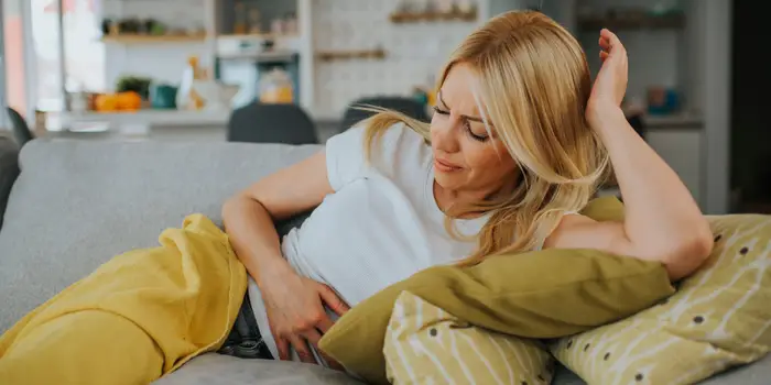 बिना बुखार के शरीर में कमजोरी या दर्द होना किस बीमारी का संकेत हो सकता है, जानिए।