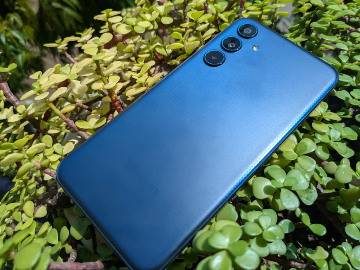 Samsung Galaxy M36 5G भारत में हुआ लॉन्च, 50MP कैमरा और 5000mAh बैटरी समेत जानें इसकी खासियतें.