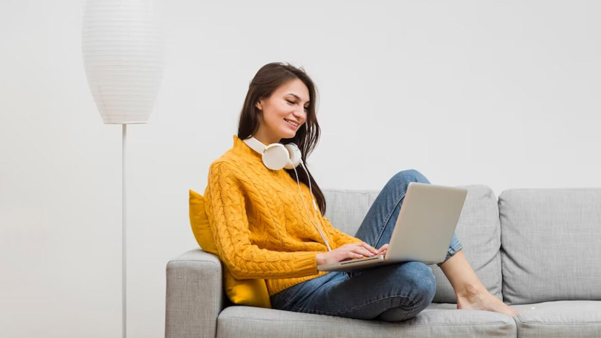 लंबे समय तक बैठा रहना, धूम्रपान जितना ही नुकसानदायक हो सकता है; इससे 19 तरह की बीमारियों का खतरा बढ़ जाता है।