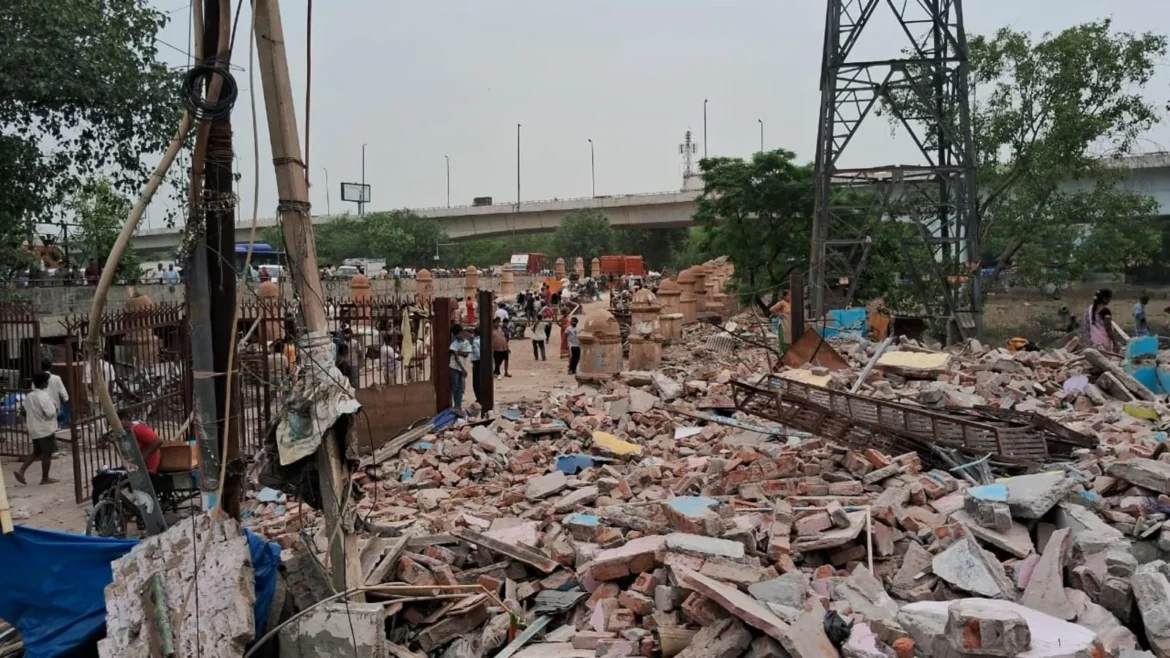 DELHI NEWS : गरीबों की झुग्गियों पर चल रहे बुलडोजर पर सरकार चुप्पी साधे हुए है,आप नेता सौरभ भारद्वाज का तीखा आरोप.